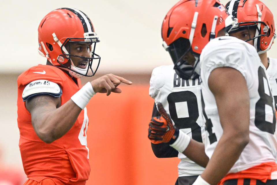 Cleveland Browns quarterback Deshaun Watson, left, talks to teammates during an NFL football practice at the team's training facility Wednesday, Nov. 30, 2022, in Berea, Ohio. (AP Photo/David Richard)