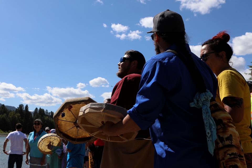 syilx Okanagan singers and drummers are pictured by the banks of nx̌ʷntk’ʷitkʷ (the Columbia River) in snɬuxwqnm (Castlegar) in syilx Okanagan territory during a ceremonial release hosted by the Okanagan Nation Alliance on May 13, 2024. Photo by Aaron Hemens