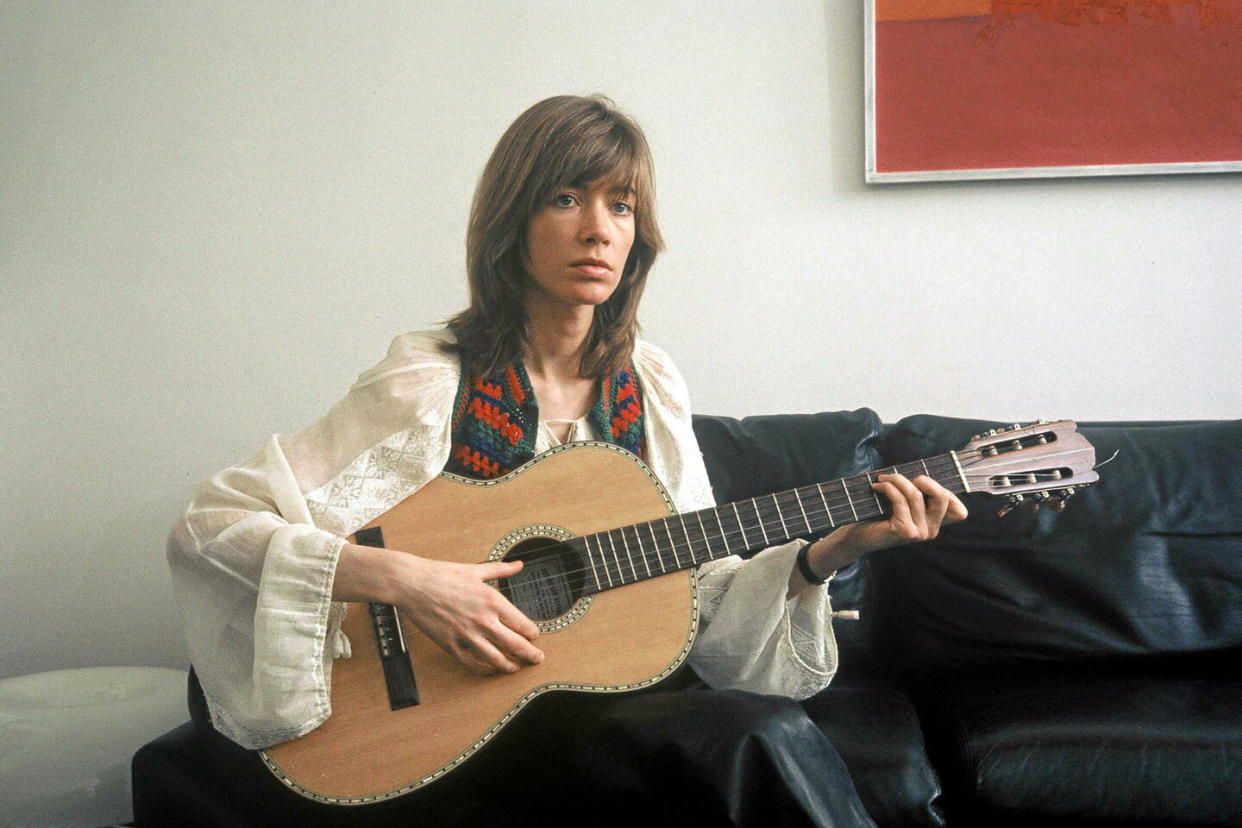 Francoise Hardy chez elle. Pen 1973.  - Credit:SIPA / SIPA