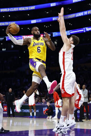 James scores 48 as Lakers end losing streak against Houston