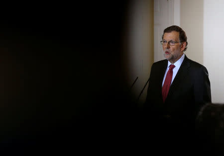 Spanish Prime Minister Mariano Rajoy delivers a year-end news conference at Moncloa palace in Madrid, Spain December 30, 2016. REUTERS/Andrea Comas