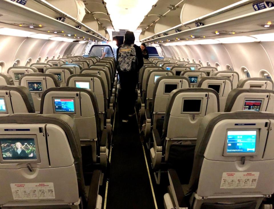 Jetblue flight during coronavirus leaving plane