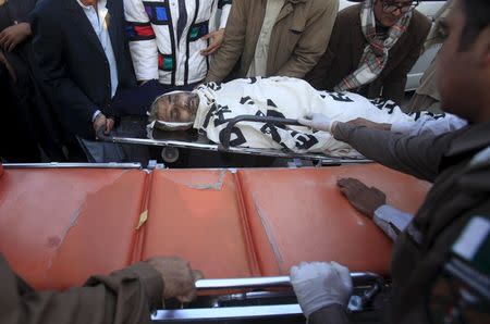 Men shift the body of a victim of a suicide attack at a government office, to Medical Complex in Mardan, Pakistan, December 29, 2015. REUTERS/Fayaz Aziz