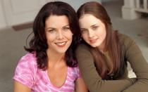 Sie waren die Vorbilder einer Generation: Als dauerquasselndes, kaffeesüchtiges Mutter-Tochter-Gespann begeisterten die "Gilmore Girls" Lorelai und Rory zwischen 2000 und 2007 die Massen. Doch was wurde aus den Darstellerinnen Lauren Graham (links), Alexis Bledel und ihren Kolleginnen und Kollegen? Die Bildergalerie wirft einen Blick auf erfolgreiche und weniger erfolgreiche Karrieren. (Bild: Warner)