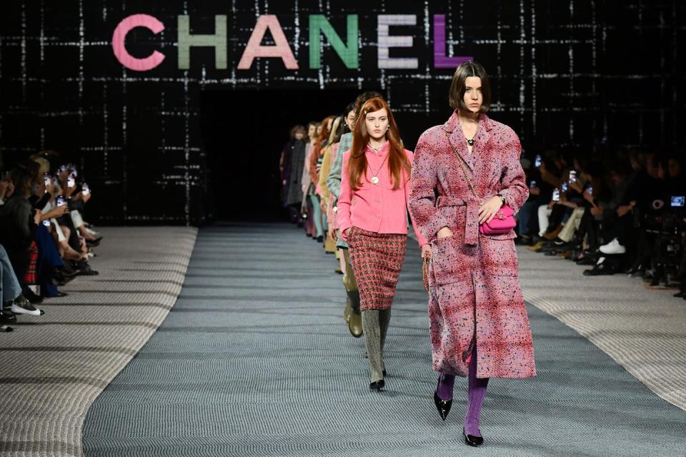 <p>Closing the AW22 season and Paris Fashion Week in classic Chanel style, the brand erected a stunning set in the temporary 'Grand Palais Éphémère' on Place Joffre. The theme? Tweed – but like we've never seen it before. </p><p>In honour of Mademoiselle Chanel's favourite fabric, which she borrowed from menswear and made her own, Virginie Viard sent an array of tweed clothes and accessories down the runway and created a set to match, with the brand's signature fabric covering the walls, benches and Chanel's pastel-coloured lettering.</p>