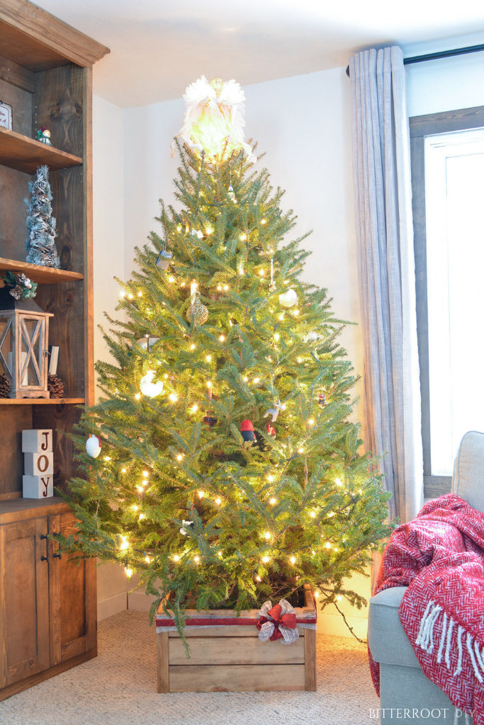 Wood Christmas Tree Stand with Bow