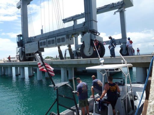 Personal militar de la base de Guantánamo toman precauciones antes de  la llegada de Isaac a Cuba el martes