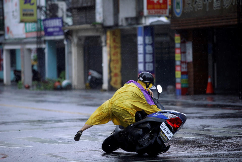 Typhoon Megi hits eastern China and Taiwan