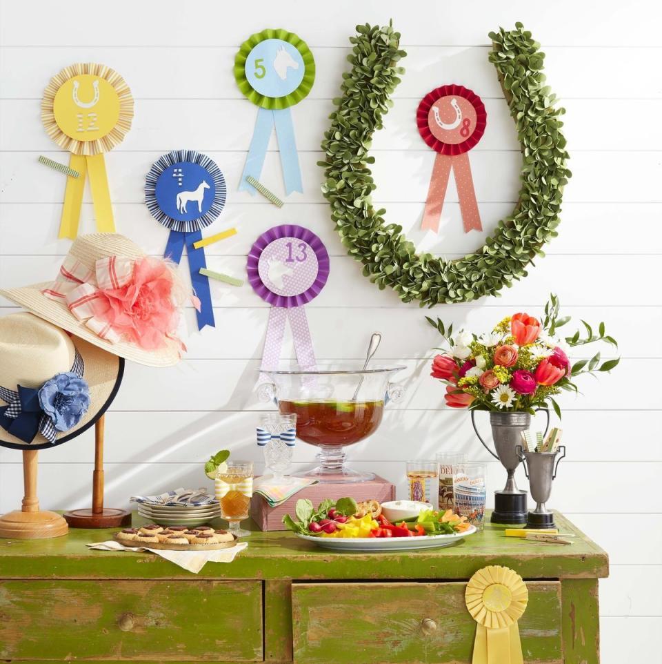 kentucky derby party decorations, food and drinks