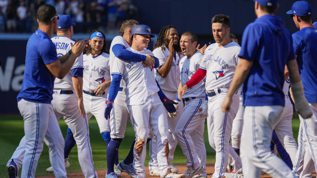 Blue Jays defeat Royals on Canada Day