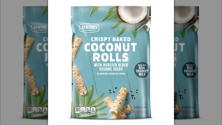 Coconut rolls with sesame seeds