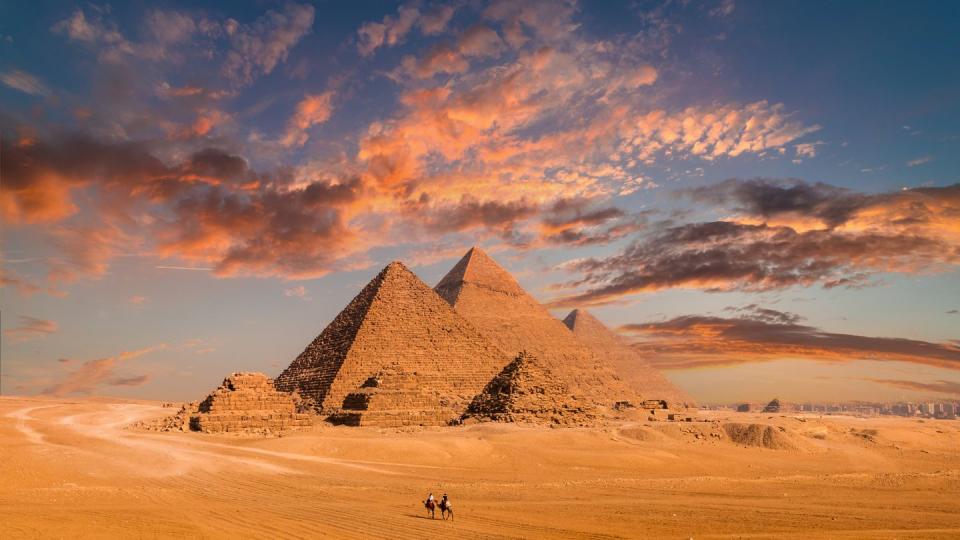 great pyramid of cheops at sunset giza, cairo, egypt