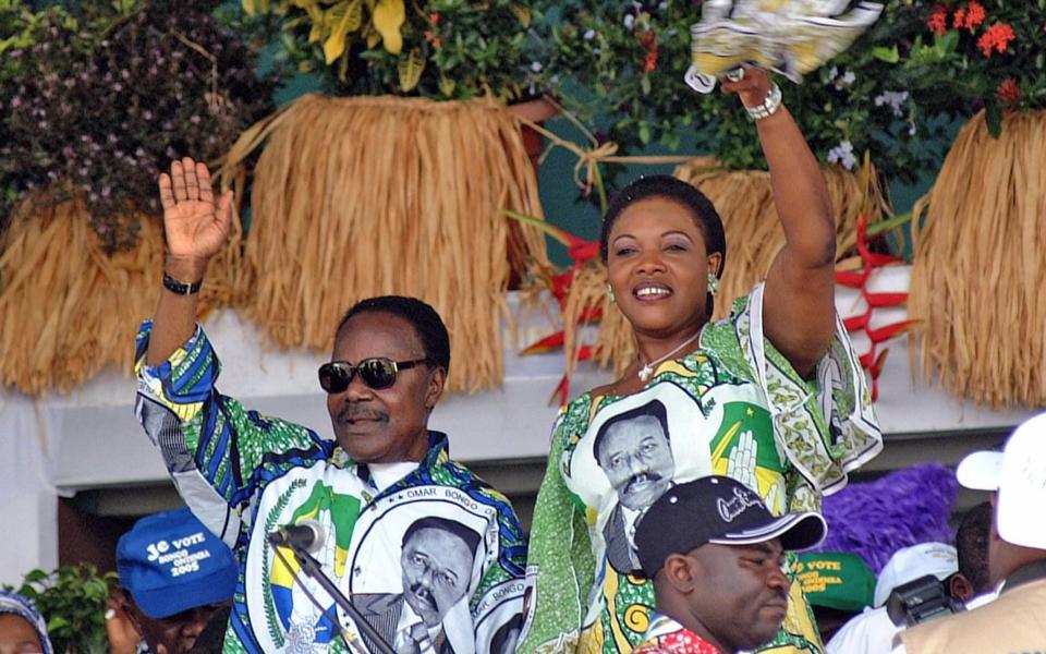 Former president Omar Bongo and his wife Edith-Lucie in November 2005 - AFP