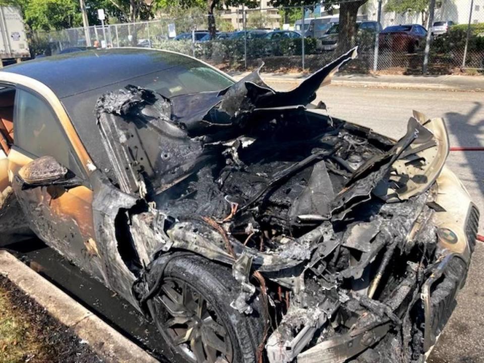 Sergio Pino denunció que su BMW blanco fue incendiado el 7 de septiembre de 2023 frente a un edificio de apartamentos en la cuadra 800 de Northwest 43rd Avenue, en Miami.