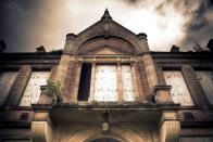 <p>An exterior view of some boarded up windows at Rauceby, an abandoned mental asylum in Lincolnshire.(Photo: Simon Robson/Caters News) </p>