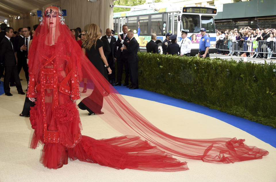 “REI KAWAKUBO/COMME DE GARÇONS: KUNST IM ZWISCHENRAUM”, 2017