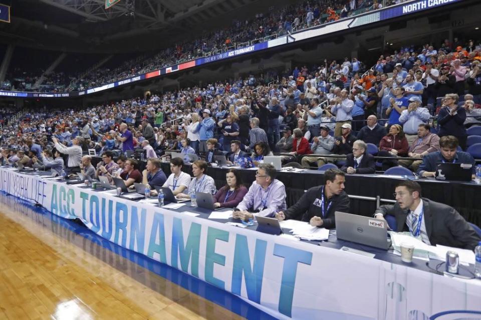 美國NCAA大學聯賽在3月11日仍群聚滿滿的觀眾。（美聯社資料照）