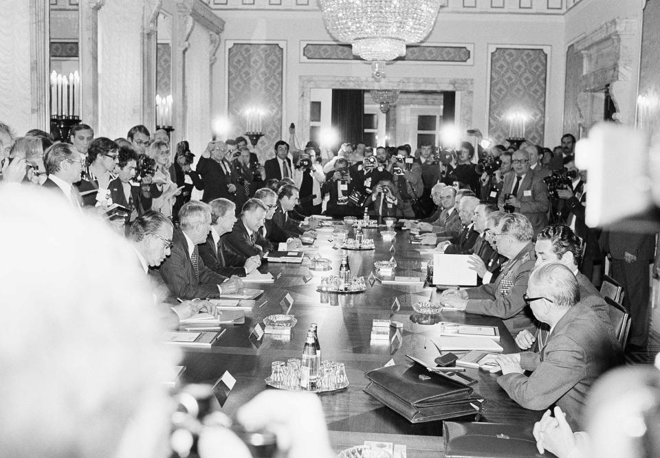 <p>View over the conference table inside the Soviet Embassy shows at the left side the American and at right the Soviet delegation, Sunday, June 17, 1979, Vienna, Austria. Pres. Jimmy Carter, third from left, is flanked by Secretary of State Cyrus Vance and Advisor Zbigniew Brzezinski; Soviet President Leonid Brezhnev, fourth from right, is flanked by soviet Defense Minister Marshal Ustinov and his Foreign Minister Andrei Gromyko. (Photo: AP) </p>