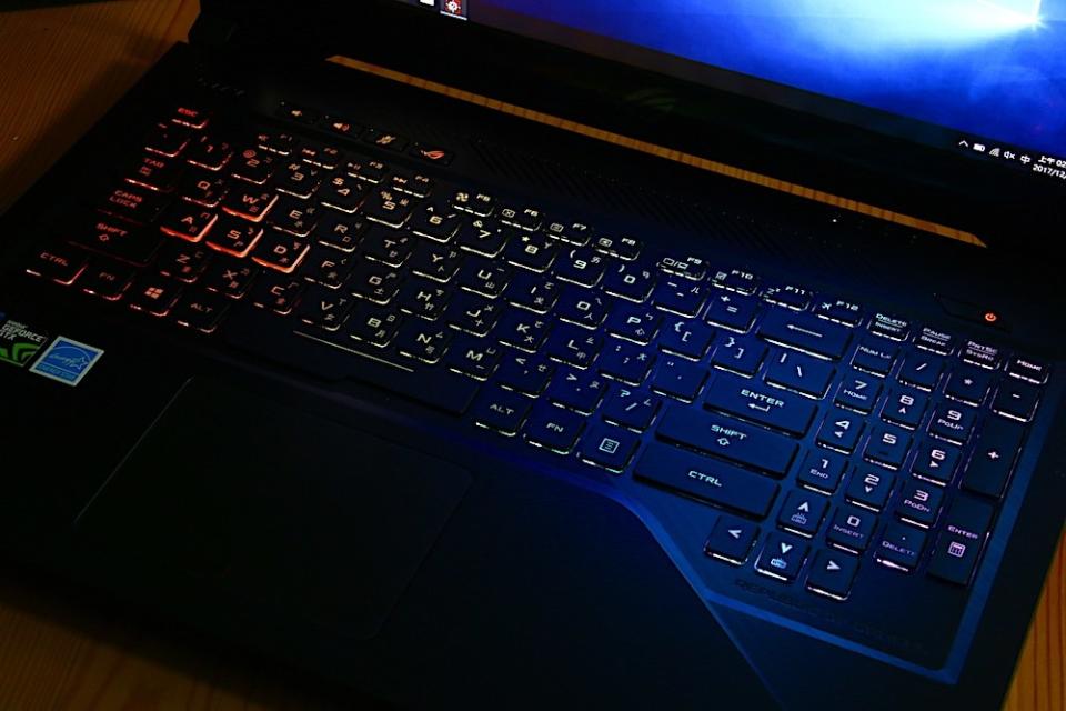 ROG Strix GL503 經典電競筆電 動手玩