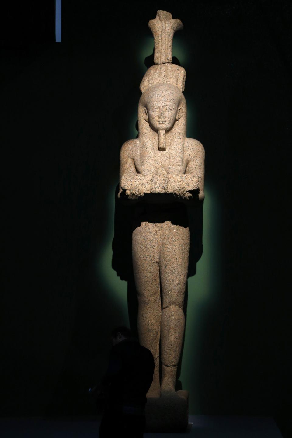 Una estatua de granito del dios egipcio Hapi, que personificaba la inundación anual del río Nilo, fue recuperada por buzos en 2001.