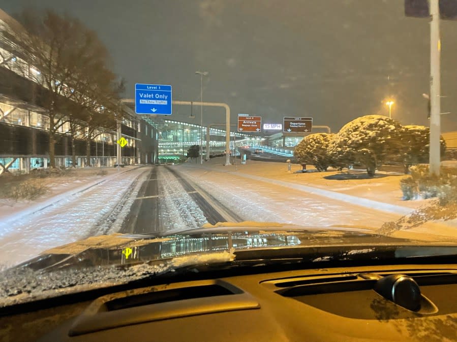 Snow at Nashville International Airport (Courtesy: Christophe Stubbs)