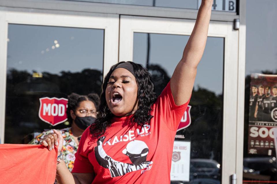 Naomi Harris, 20, walked out with her coworkers at a Columbia, SC pizza store.