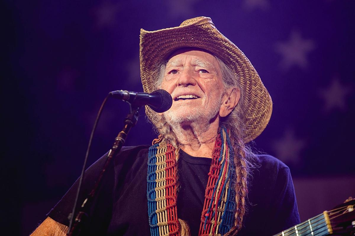 Willie Nelson cancels tour dates due to 'breathing problem'