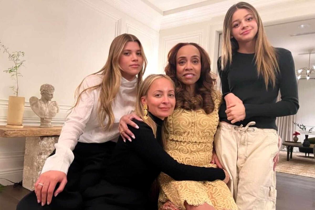 Nicole Richie Shares Rare Photo Of Daughter Harlow On Mother S Day   391a79a417cb2532ea2a7187e58b6a84