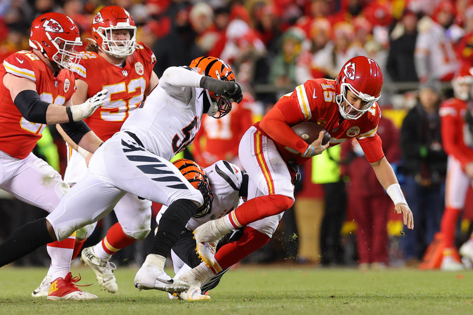 KANSAS CITY, MISSOURI – JANUARY 29: Joseph Ossai #58 and Zach Carter #95 of the Cincinnati Bengals tackle Patrick Mahomes #15 of the Kansas City Chiefs during the fourth quarter in the AFC Championship Game at GEHA Field at Arrowhead Stadium on January 29, 2023 in Kansas City, Missouri. (Photo by Kevin C. Cox/Getty Images)