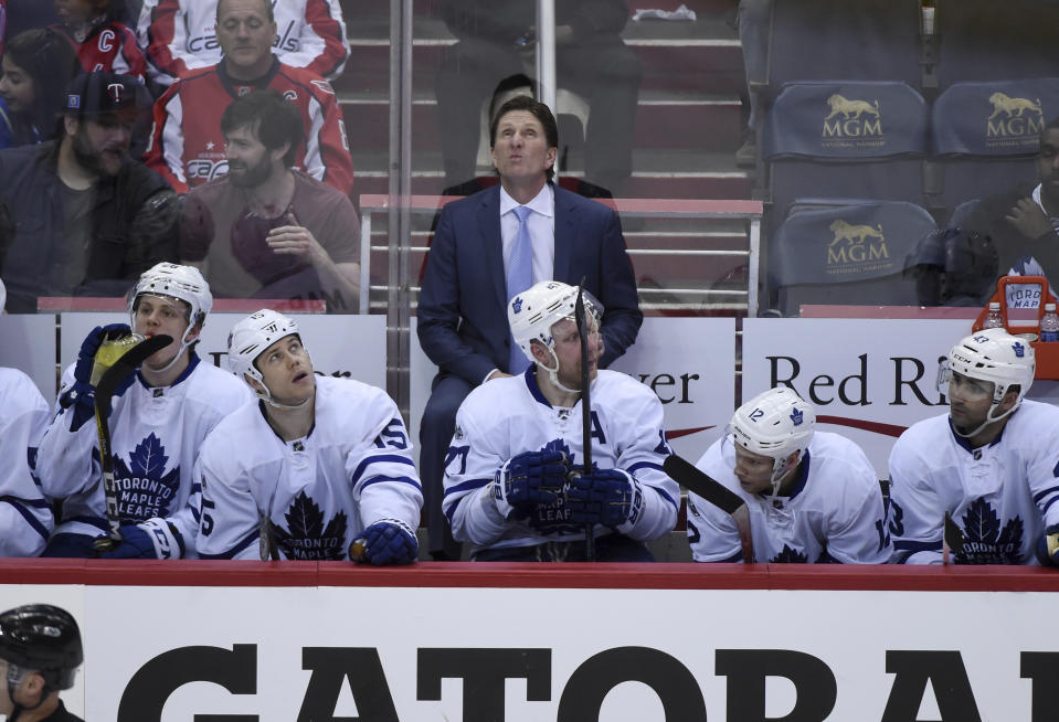 Toronto Maple Leafs coach Mike Babcock looks up at the scoreboard during third period against the Washington Capitals in Game 1 of an NHL hockey Stanley Cup first-round playoff series in Washington, Thursday, April 13, 2017. The Capitals won 3-2. (AP Photo/Molly Riley)