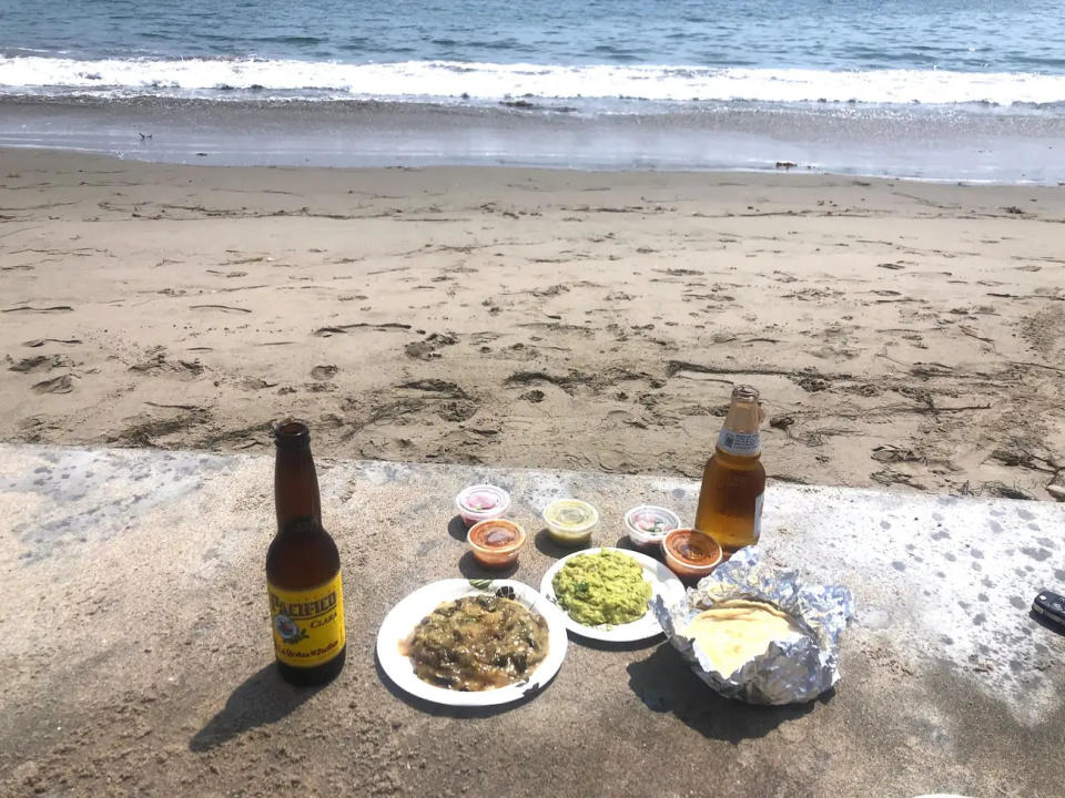 Unser Mittagessen am East Beach. - Copyright: Anneta Konstantinides/Insider