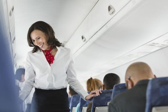 Flight attendant goes viral for helping a nervous passenger - Good