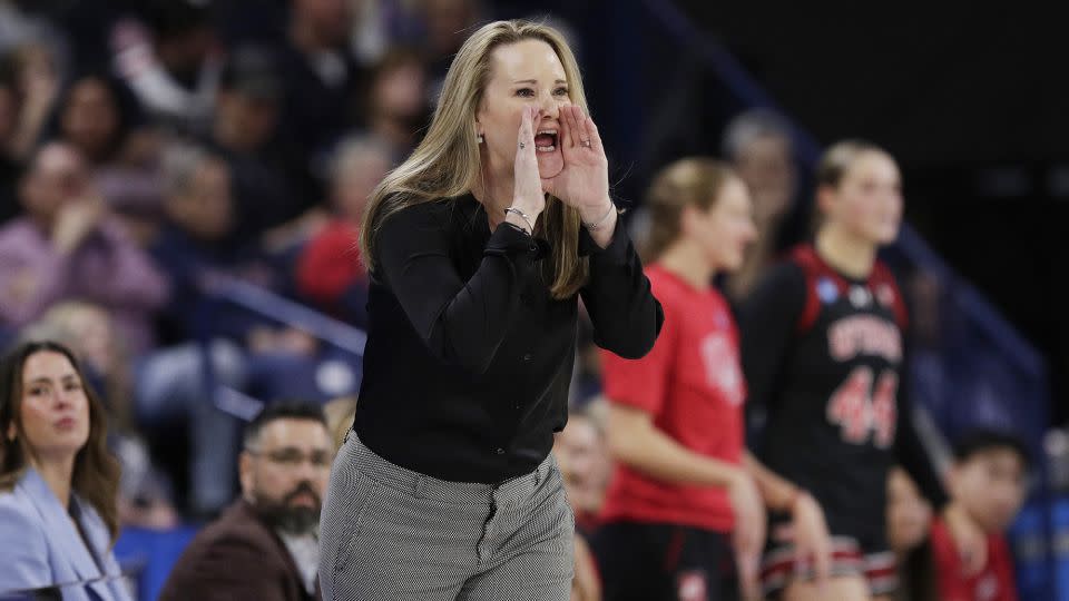 Roberts issues instructions to Utah players against Gonzaga. - Young Kwak/AP