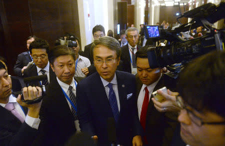 Japan's Minister in charge of TPP Nobuteru Ishihara (C) is mobbed by reporters as leaves after attending the meeting TPP11 (gathering all Tran-Pacific Pact member countries except the U.S.) held on the sideline of the Asia-Pacific Economic Cooperation (APEC) Ministers responsible for Trade Meeting being held in Hanoi on May 21, 2017. REUTERS/Hong Dinh Nam/Pool