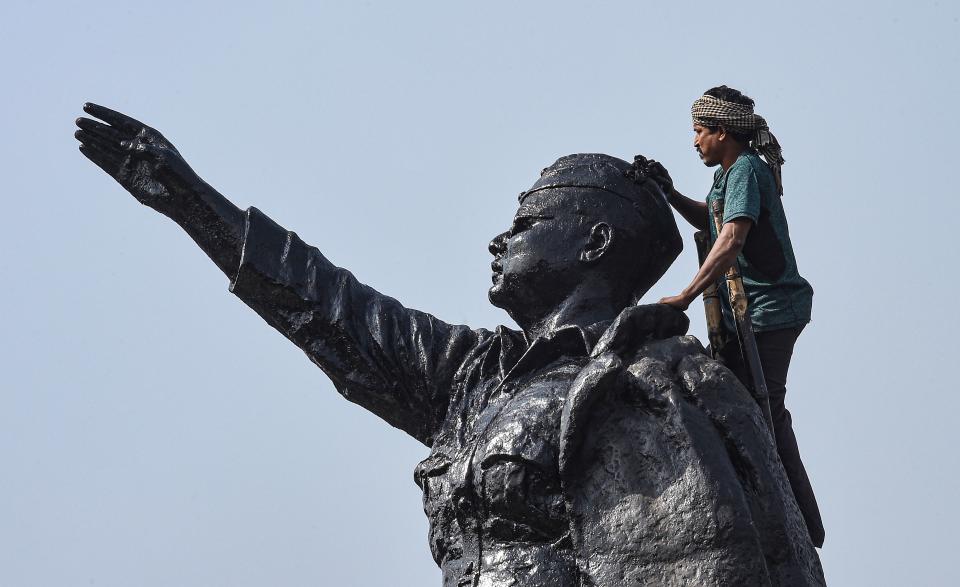 A worker paints a statue of Netaji Subash Chandra Bose ahead of his 125th birth anniversary, in Kolkata, on Thursday, 21 January 2021. The government has decided to observe 23 January as ‘Parakram Diwas’ to commemorate the birth anniversary of Netaji Subhas Chandra Bose.