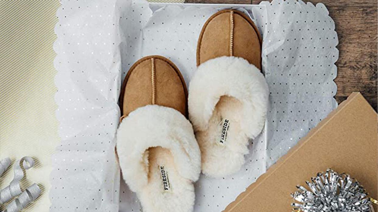 Dearfoams Women's Fireside Water Resistant Sydney Shearling Scuff Slipper