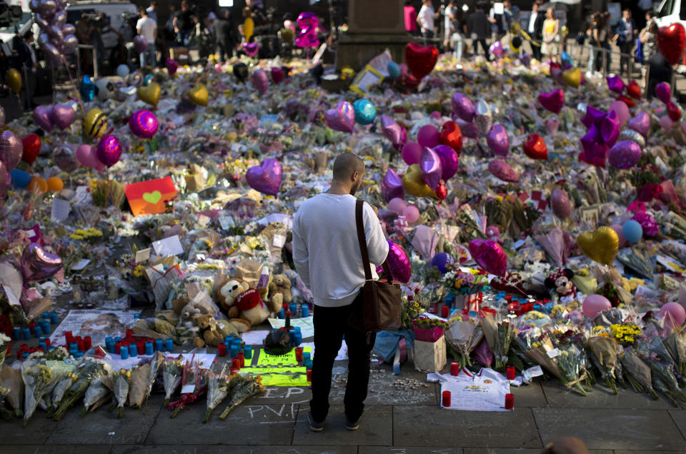 <p>A man surveys flowers and other offerings for the victims of Monday’s bombing at St Ann’s Square in central Manchester, England, May 26, 2017. (Photo: Emilio Morenatti/AP) </p>