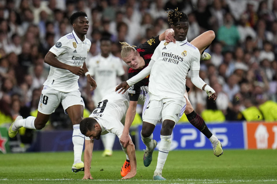 Manchester City's Erling Haaland, top center, is challenged by Real Madrid's Nacho during the Champions League semifinal first leg soccer match between Real Madrid and Manchester City at the Santiago Bernabeu stadium in Madrid, Spain, Tuesday, May 9, 2023. (AP Photo/Manu Fernandez)