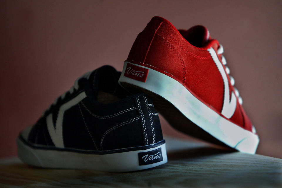 Shoes on display at a Vans store at 400 block of Broadway in Santa Monica, April 25, 2004. (LOS ANGELES TIMES PHOTO BY ^^^)  (Photo by Ken Hively/Los Angeles Times via Getty Images)