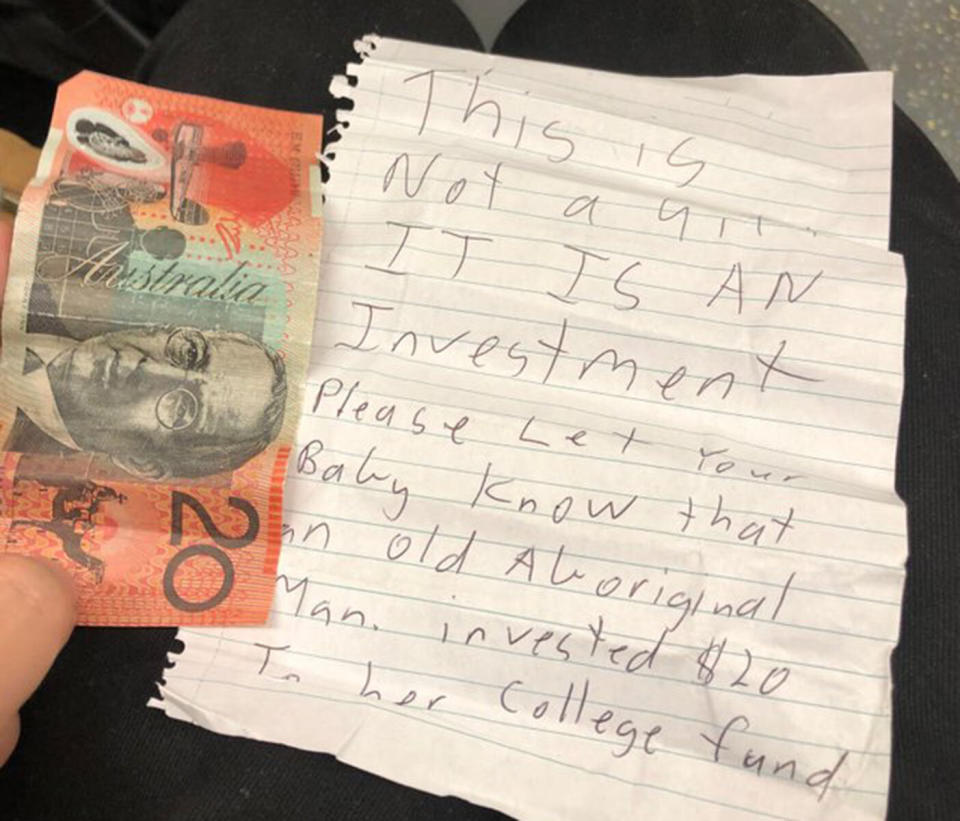 A parent has thanked the kindness of a stranger after receiving a heart-warming note and $20 cash while riding on a Sydney train. Source: Reddit/planedelay