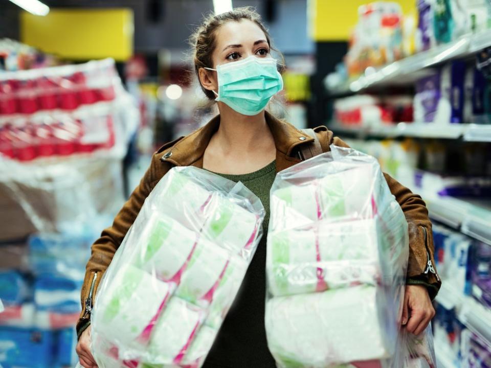 Klopapier war im März 2020 in den deutschen Supermarkt-Regalen Mangelware. (Bild: Drazen Zigic/Shutterstock)