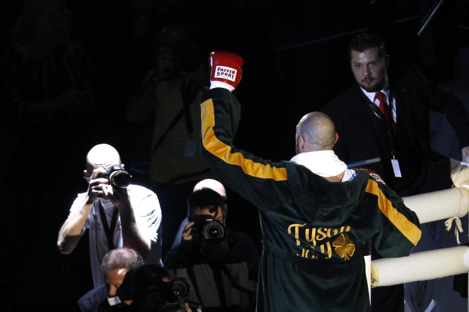 Boxing - Wladimir Klitschko v Tyson Fury WBA, IBF & WBO Heavyweight Title's - Esprit Arena, Dusseldorf, Germany - 28/11/15 Tyson Fury gestures to fans as he enters the ring before the start of the fight Reuters / Ina Fassbender Livepic