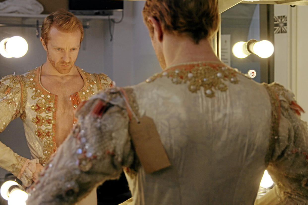 Dans sa loge de Covent Garden, Steven McRae s'apprête à remonter sur scène pour la première fois depuis sa blessure.  - Credit:Stéphane Carrel / Jour 2 fête