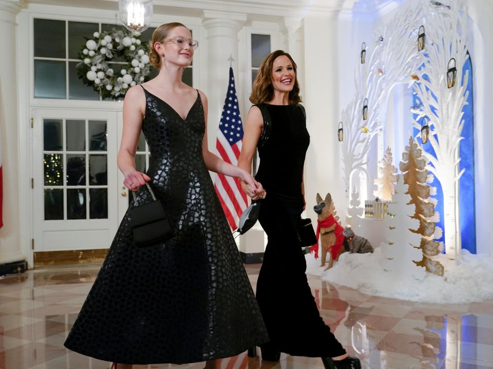 Actress Jennifer Garner arrives with her daughter for the State Dinner with President Joe Biden and French President Emmanuel Macron at the White House in Washington, Thursday, Dec. 1, 2022.