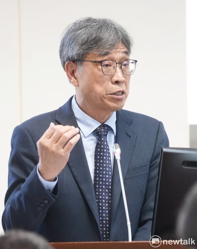 農業部長陳駿季今(15)日表示，7月1日將發行面額250元的「農粉幣」，並透漏兩大領取方式。   圖：張良一/攝