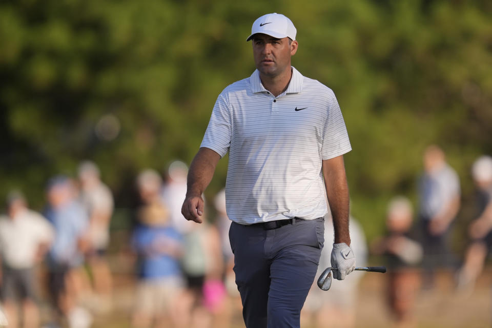 Scottie Scheffler walks to the green on the 10th hole during the second round of the U.S. Open golf tournament Friday, June 14, 2024, in Pinehurst, N.C. (AP Photo/George Walker IV)