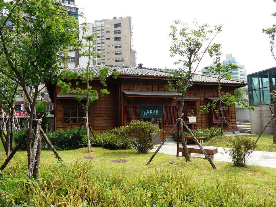 輪番所(Photo via Wikimedia, by玄史生, License: CC BY-SA 3.0，圖片來源：https://commons.wikimedia.org/wiki/File:Rebuilt_Rinbanshou_of_Former_Taipei%27s_Nishi_Honganji_Front_View_20140705.jpg)