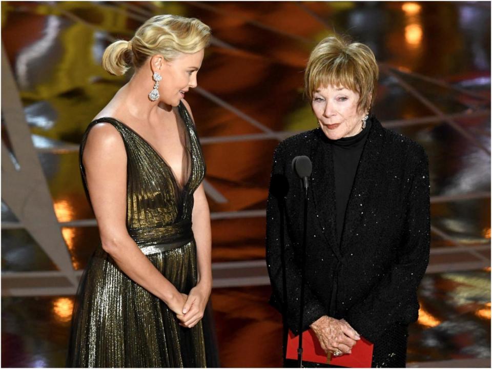 Charlize Theron and Shirley MacLaine at the Oscars 2017 (Getty)