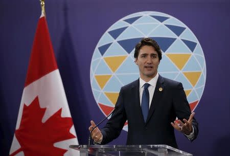 Canadian Prime Minister Justin Trudeau gestures as he speaks during a news conference after attending the 21-member Asia-Pacific Economic Cooperation (APEC) Summit in Manila November 19, 2015.  REUTERS/Erik De Castro