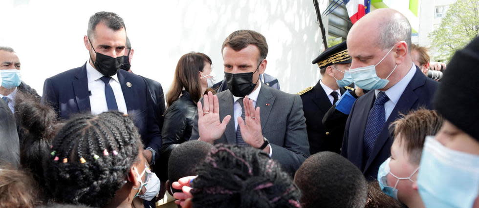 En visite à Melun, Emmanuel Macron a confirmé l'objectif : début mai, certaines terrasses vont pouvoir retrouver la lumière du soleil.
